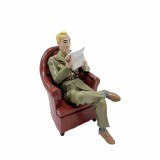 Figurine Pixi Origine Blake & Mortimer Blake lisant dans un fauteuil