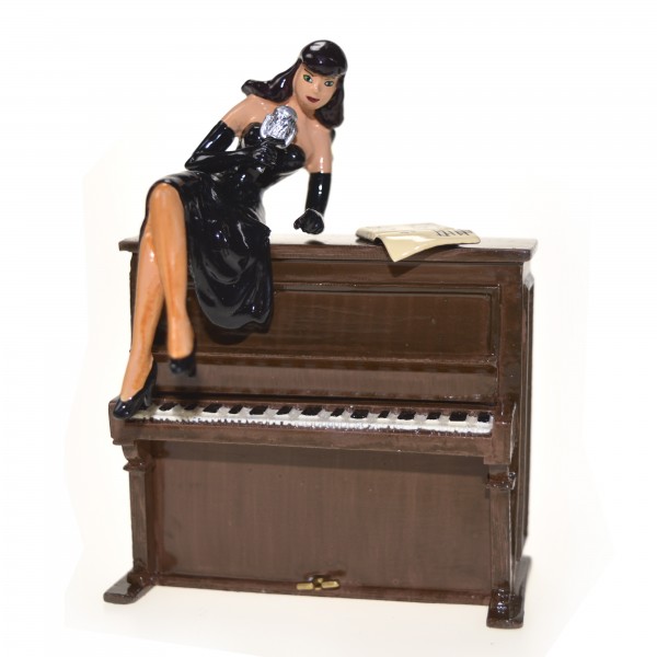 Figurine - Pin-Up sitting on the piano