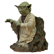 Figurine Yoda Using the Force