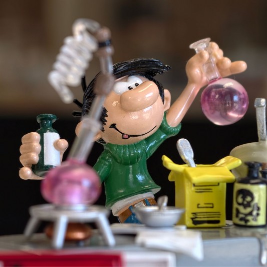 Figurine Pixi Gaston Petit Chimiste - secondaire-8