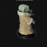 Figurine Star Wars - Grogu eating the Frog - The Mandalorian