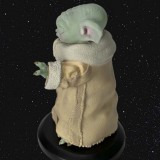 Figurine Star Wars - Grogu using the force - The Mandalorian