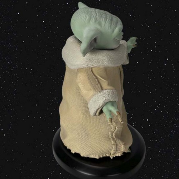 Star Wars figurine - Grogu using the force - The Mandolarian