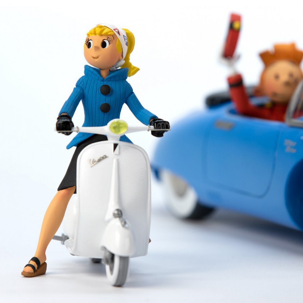 Figurine Seccotine sur son scooter Figurines