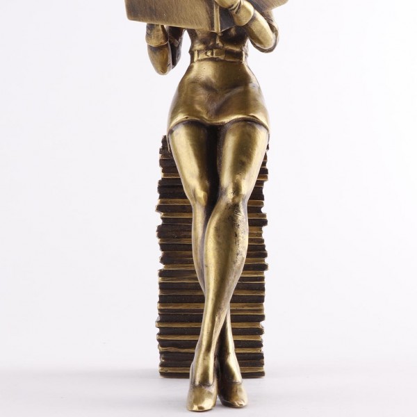 Natacha bronze figurine, atelier Pixi