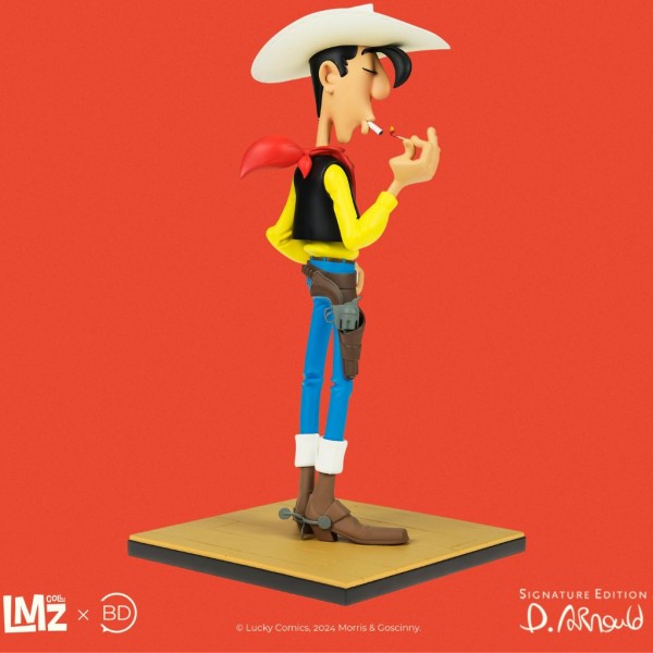 Lucky Luke lighting his cigarette Figurine - Signed & limited edition