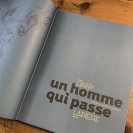 Tirage de luxe Un homme qui passe par Dany et Lapière - secondaire-3